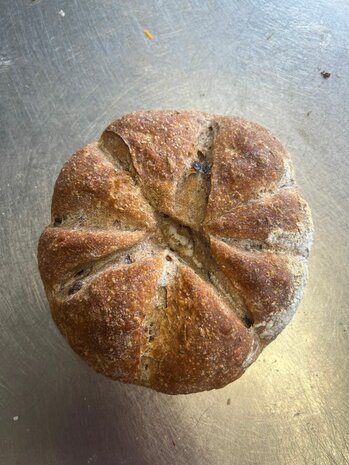 Breekbrood Olijven, tarwe-rogge, per stuk, Bosakker Brood, niet biologisch gecertificeerd